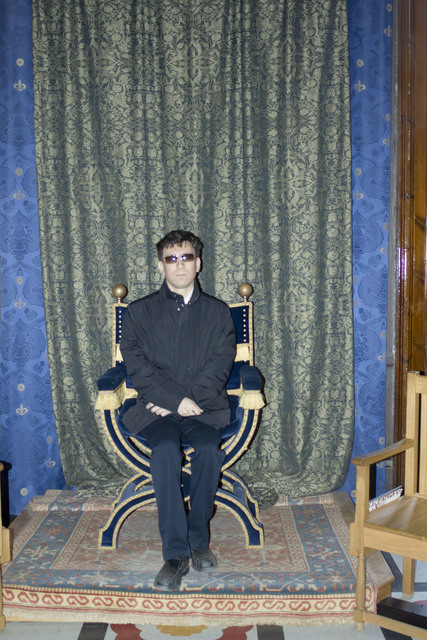 2012-03-15-hamptoncourt-chair.jpg