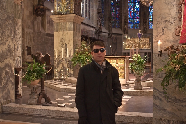2013-03-27-aachen-churche-inside.jpg