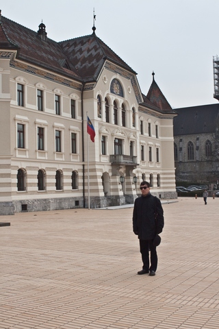 2013-04-04-waduz-government.jpg