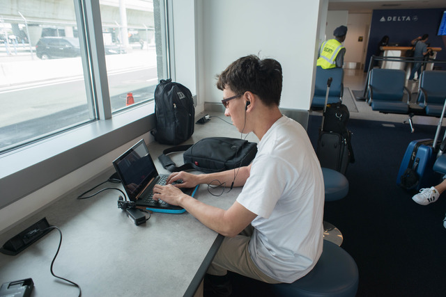 2015-05-17-jfk-term4-laptop.jpg