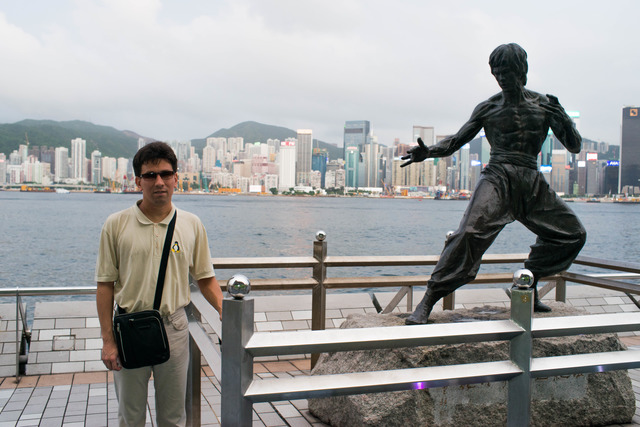 2015-06-24-bruce-lee-monument.jpg