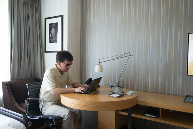 2015-06-28-hyatt-room-laptop.jpg