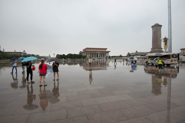 2015-06-29-tiananmen-square2.jpg