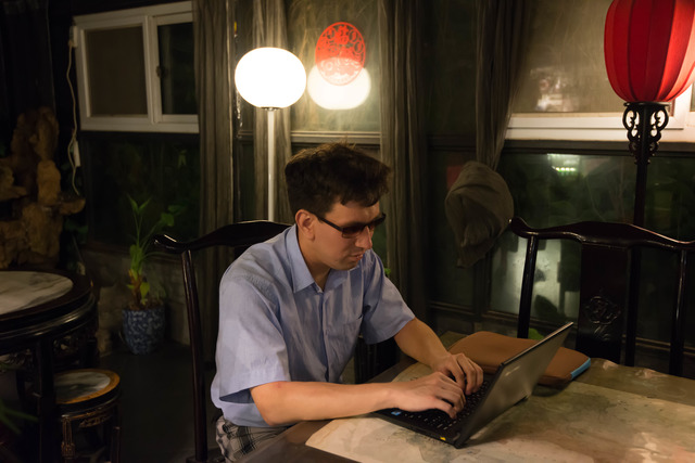2015-06-30-beijing-hotel-laptop.jpg