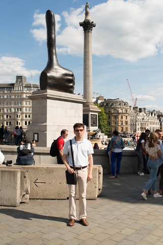 2017-08-13-hand-trafalgar-square-hand.jpg